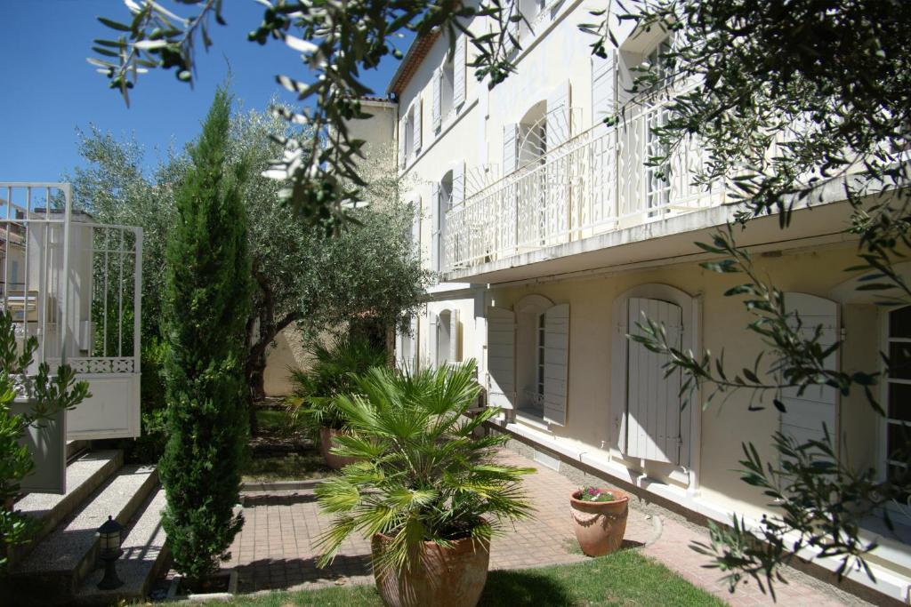 Hotel Du Cheval Blanc Saint-Rémy-de-Provence Dış mekan fotoğraf